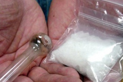 Phá đường dây buôn bán 10kg ma túy đá, thu giữ nhiều súng và tiền mặt