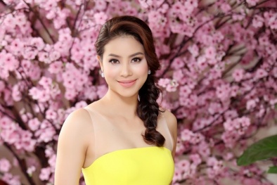 Hoa hậu Phạm Hương rạng rỡ khoe vai trần gợi cảm 