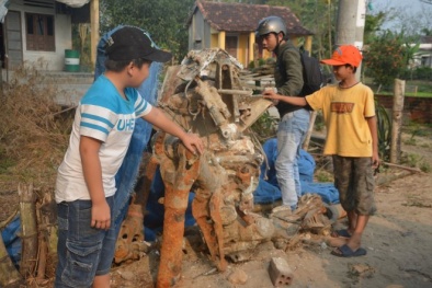 Đào móng nhà vô tình phát hiện nhiều linh kiện máy bay ‘bị thời gian vùi lấp’