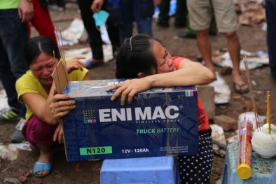 Nổ kinh hoàng ở Hà Đông: Nước mắt nơi hiện trường ngổn ngang gạch vữa