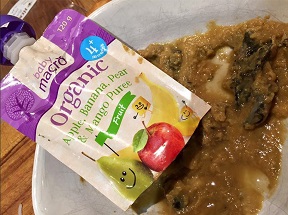 Nấm mốc đen xì trong túi trái cây nghiền cho trẻ em