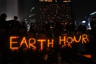 Hàng ngàn sinh viên Thủ đô đội mưa hưởng ứng Giờ Trái đất 2016