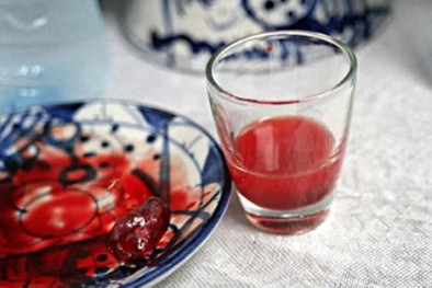 Phát hiện sán trong rượu rắn gây co giật