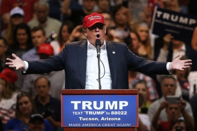 Xung đột nổ ra giữa người ủng hộ và phản đối tỷ phú Donald Trump 