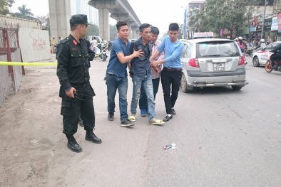 Thản nhiên cầm ma túy đi vào chốt cảnh sát 141