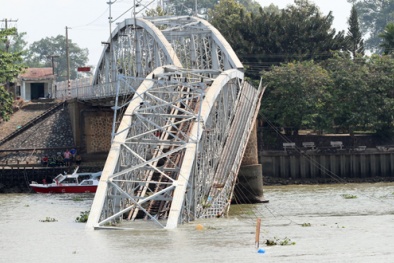 Vụ sập cầu Ghềnh: Liệu có phải xây cầu thay thế?