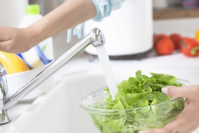 Những tác hại khôn lường từ việc ngâm rau, quả bằng nước muối 