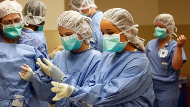 Găng tay y tế có nguy cơ gây nhiễm trùng