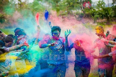 Nguy cơ bại não vì chơi ném bột màu