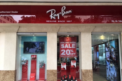 Bỏ tiền triệu mua kính Rayban nhưng nghi 'rởm', đại lý thờ ơ chứng minh