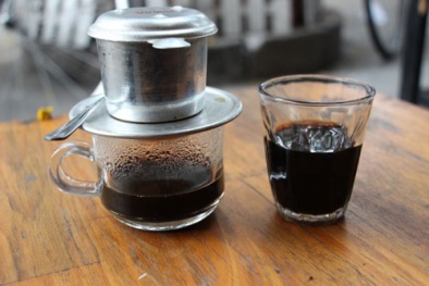 Cà phê bẩn tràn lan: Tại người Việt ham uống “đặc, đắng, sánh, bọt” 