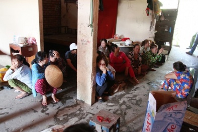 Phá sòng bạc toàn quý bà thu giữ tang vật gần trăm triệu đồng