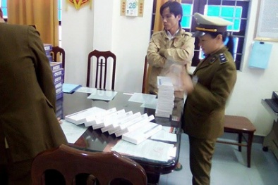 Phát hiện gần 3.000 gói thuốc lá ngoại nhập lậu, các đối tượng bỏ xe chạy trốn