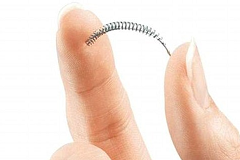 Mỹ cấm sử dụng lò xo tránh thai vì nghi vấn thủng tử cung 