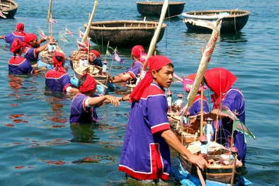 Lý Sơn tổ chức lễ khao lề thế: Tri ân những hùng minh Hoàng Sa