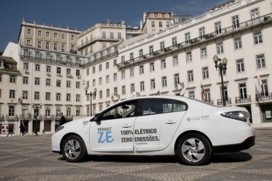 Mai Linh mua xe ô tô điện của Pháp để chạy taxi 