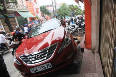 Nữ tài xế đất Cảng đâm liên hoàn vào 5 xe máy vì đạp nhầm chân ga