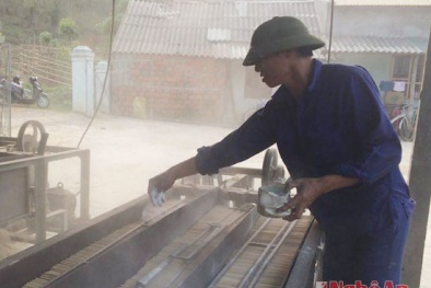 Nghệ An: Bắt quả tang cơ sở dùng hóa chất Trung Quốc sản xuất đũa tre