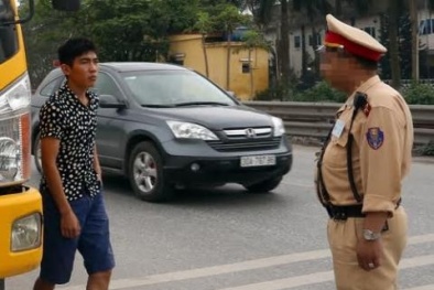 Vì sao cảnh sát giao thông bụng phệ, thấp bé phải về làm việc văn phòng?