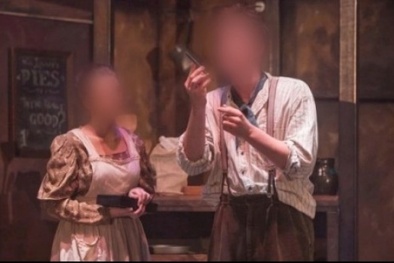 Bất ngờ bị cắt cổ thật ngay trên sân khấu