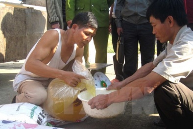 Người dân Thủ đô suýt bị đầu độc bởi bánh kẹo tẩm 8 tấn mỡ bẩn