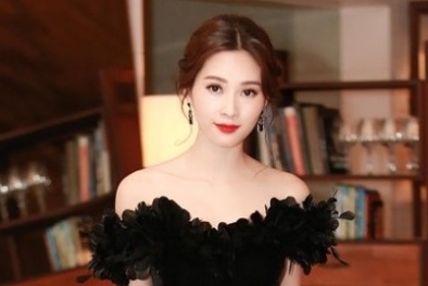 Hoa hậu Đặng Thu Thảo mỏng manh khoe vai trần quyến rũ