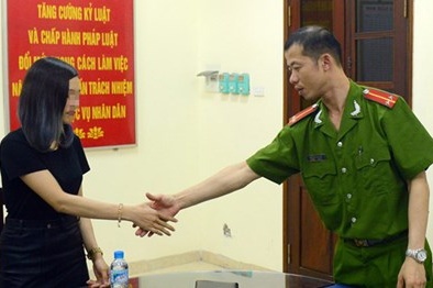 Sau tất cả, cô gái tố công an nhổ nước bọt quyết định tha thứ 