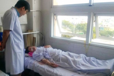 Một phụ nữ say rượu, dùng dao Thái Lan tự đâm nhiều nhát vào ổ bụng