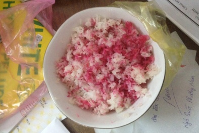 Lại xuất hiện cơm đổi sang màu hồng ở Vũng Tàu