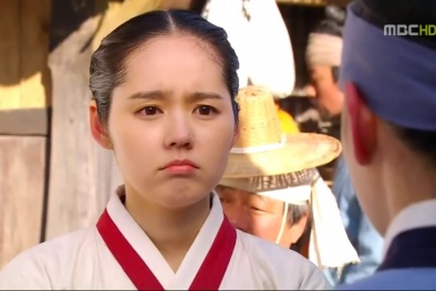 Mỹ nhân ‘Mặt trăng ôm mặt trời’ hạ sinh con gái sau 10 năm kết hôn