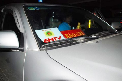 Dùng thẻ nhà báo rởm dọa CSGT