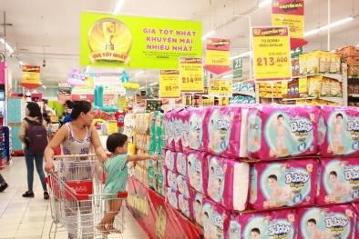 Với cách này, các bà mẹ chăm con có thể mua bỉm, sữa giá cực rẻ