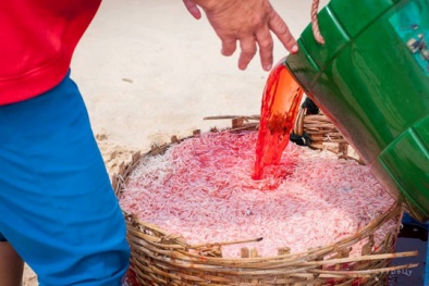 Ruốc nhuộm đỏ bằng hóa chất bị cấm ở Phú Yên có thể gây ung thư