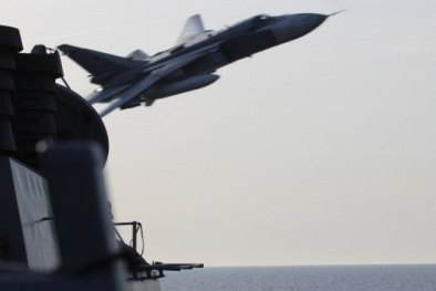 Máy bay Su-24 ‘vờn’ khu trục hạm Donald Cook: Bùng nổ khẩu chiến Nga-Mỹ