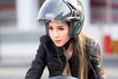 Elly Trần nóng bỏng bên xe phân khối lớn