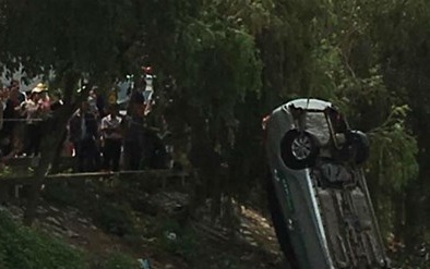 Taxi lao xuống hồ, 4 người chết lạnh lẽo giữa đêm không ai hay