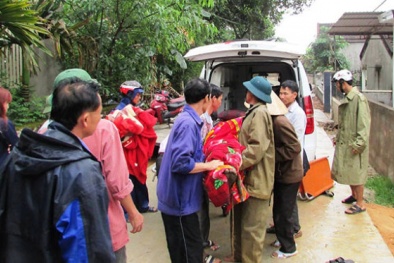 Tuyệt vọng đắp bùn ao cứu người đàn ông bị ‘trời đánh’ chết ở Nghệ An