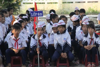 Buổi chào cờ chìm trong nước mắt nơi trường học của 9 học sinh chết đuối