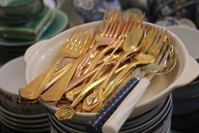 Dân Hà thành thử làm quý tộc: Sắm thìa vàng tập ăn sang
