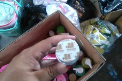 Chủ cơ sở ấp úng tiết lộ chiêu biến hóa chất rởm thành mỹ phẩm 'xịn'