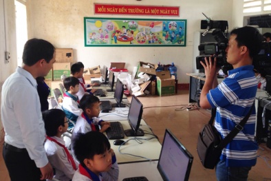 Học sinh dân tộc thiểu số Xuân Lũng được nhận phòng máy vi tính gần 70 triệu đồng