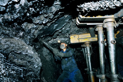 Than Thống Nhất: 100% lò chợ được chống bằng giá khung và giá xích giúp nâng cao năng suất