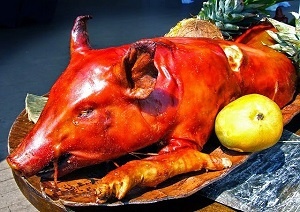 Lò thịt lợn quay nổi tiếng Nghệ An nằm cạnh mương thối bốc mùi