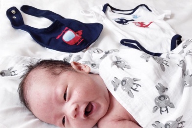 Ly Kute bất ngờ khoe ảnh con trai ‘giống bố như tạc’