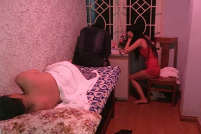 Mỹ nữ massage kích dục ở Hà Nội bị bắt quả tang
