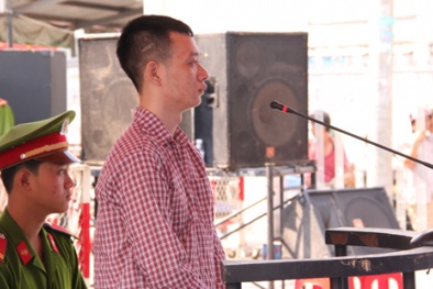 Đâm bạn gái 9 nhát dao vì bị chê hèn do 'chia tay đòi quà'