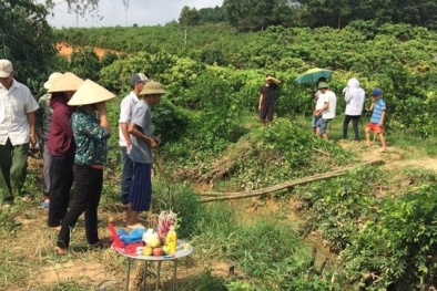 Phát hiện thi thể nữ giới nằm gập ngửa, bị trói tay bằng dây cao su