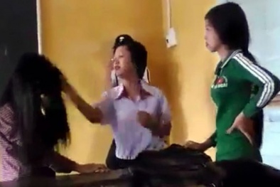 Nữ sinh lớp 10 ‘tử chiến’ vì ghen tuông trong tiếng reo hò của cả lớp