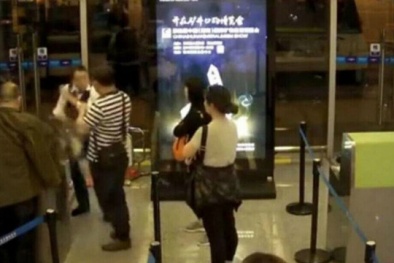 Bị hoãn chuyến, khách Trung Quốc tát nhân viên hàng không