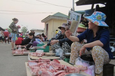 Dân không dám ăn cá biển, thịt lợn tăng giá mạnh